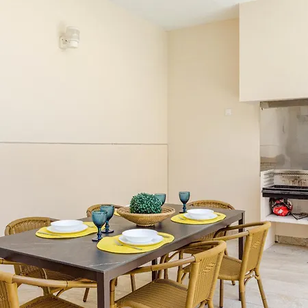 Yourhouse Marian *